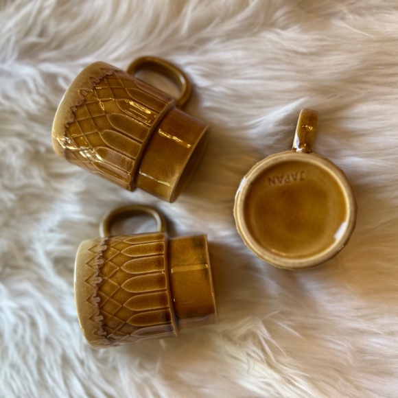 Set of 3 Made in Japan Stacking Waffle Cone Mugs - Picture 2 of 3